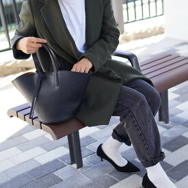 【SALE】COOCO　リサイクル素材 　レディース 　ハンドバッグ　フェイクレザー　扇形　舟形 　通勤 　通学　ブラック　黒　コンパクト　シンプル　印象的　サステナブル製品