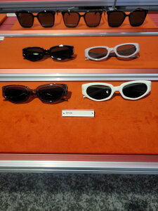 GENTLE MONSTER �W�F���g�������X�^�[ DEVON ��l�C �u�����h�T���O���X �E�F�����g���T���O���X �I�[�o�[�T�C�Y�T���O���X �t�@�b�V�����T���O���X �J���[�����Y �A�W�A���t�B�b�g ���s �Ό���