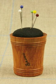Sajou ピンクッション（針山）Pique-&eacute;pingles en bois de charme avec tissu de lin noir 木製 針 フランス メゾンサジュー BOIS_PIQUE_NOIR