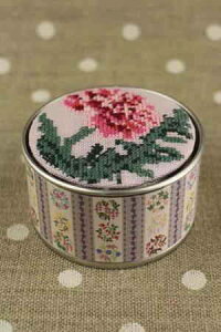 TW[ NXXeb`hJLbg yJ[l[Vz Kit de point de croix Sajou Bote  broder motif illet A ㋉ KIT_PDC_MUP_TINC_13 i\j