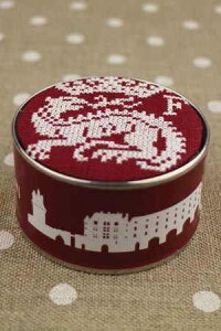 TW[ NXXeb`hJLbg yt\1z Bote  broder au point de croix Franois Ier cerise Retors du Nord A ㋉ KIT_PDC_MUP_CHEN_10i\j