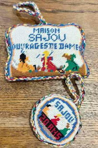 20周年記念 数量限定商品 コットンバッグ付き SAJOU サジュー プチポワン プチポアン 刺しゅう キット 手芸 【 Kit puffies tapisserie Petites Filles brodant 】 輸入 上級者 フランス KIT_TAP_PUF_01【予約】