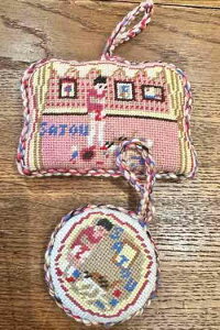 20周年記念 数量限定商品 コットンバッグ付き SAJOU サジュー プチポワン プチポアン 刺しゅう キット 手芸 【 Kit puffies tapisserie Jeune Fille et son Chat 】 輸入 上級者 フランス KIT_TAP_PUF_06【予約】