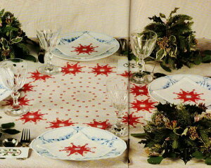 クロスステッチキット 北欧 上級者 フレメ 【 赤い星のテーブルクロス 】 Haandarbejdets Fremme 刺しゅう デンマーク 輸入 06-5174