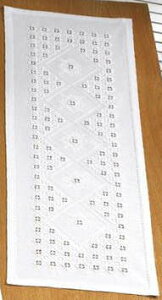 ハーダンガー刺繍キット テーブルランナー ペルミン(PERMIN) デンマーク 北欧 75-4831