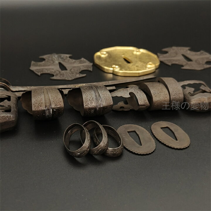 楽天市場】飾り太刀 太刀金具 煮黒 毛彫一作 刀鍔 目貫 縁頭 切羽 鐺 