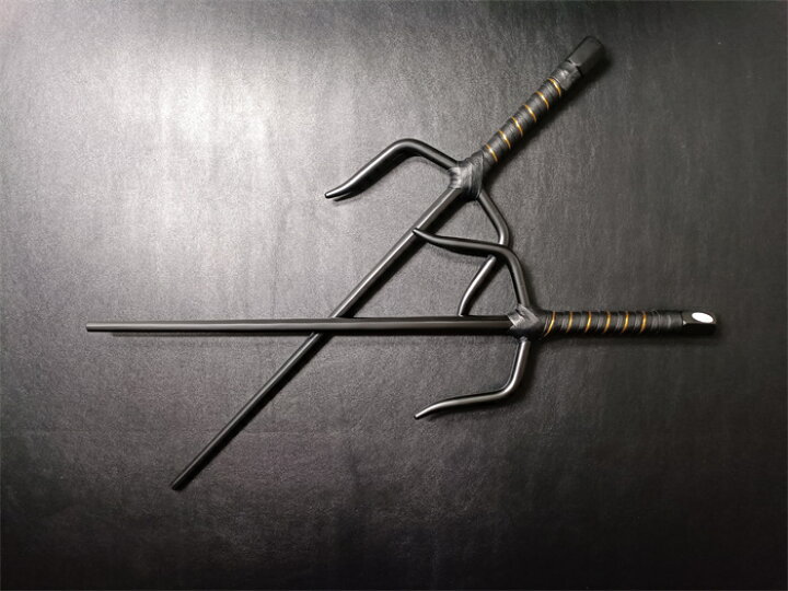 楽天市場】武具 十手 釵 サイ 琉球古武術 48CM 鉄製 黒メッキ : 王様の愛物