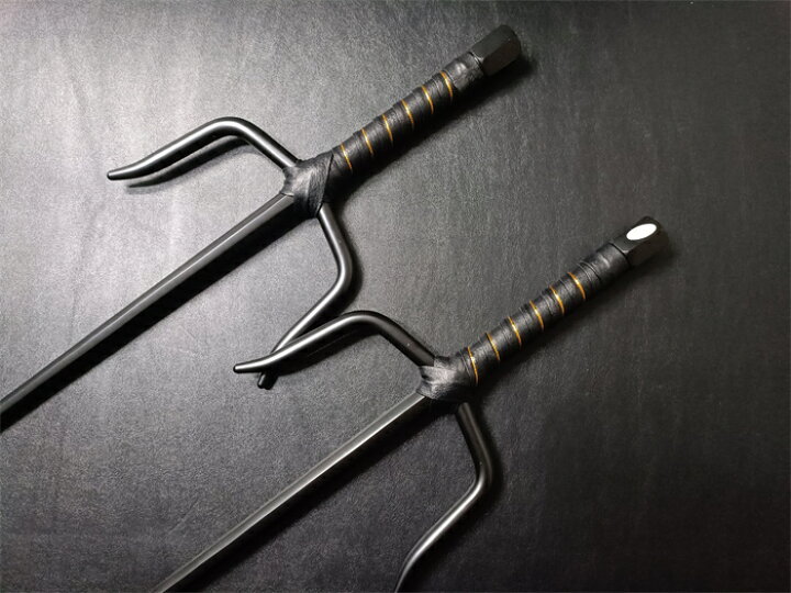 楽天市場】武具 十手 釵 サイ 琉球古武術 48CM 鉄製 黒メッキ : 王様の愛物