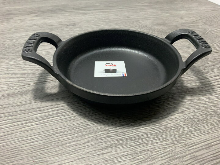 楽天市場 Staub ミニ丸形ディッシュ ミニシリーズ 12 Cm ブラック ストウブ キッチンツール 卓上 フライパン 鍋 お鍋 ホーロー 琺瑯 ホーロー鍋 Ih おしゃれ Ih対応 ストゥブ 調理器具 ブランド キッチングッズ キッチン用品 オーブン Shigemasa
