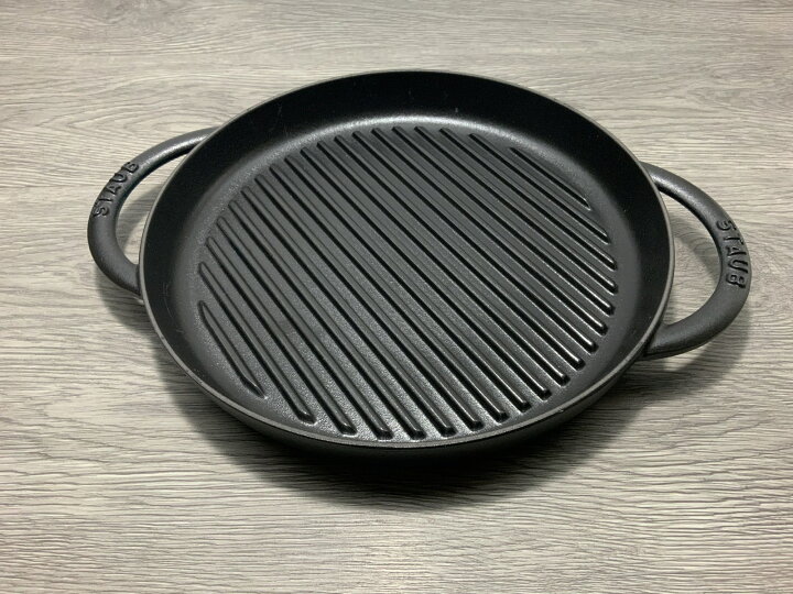 楽天市場 Staub 丸形 グリル 26 Cm ラウンド ピュアグリル ブラック ストウブ キッチンツール 卓上 フライパン 鍋 お鍋 ホーロー 琺瑯 ホーロー鍋 Ih おしゃれ Ih対応 ストゥブ 調理器具 ブランド キッチングッズ キッチン用品 オーブン Shigemasa 楽天市場 Staub 丸形 グリル 26 Cm ラウンド ピュアグリル ブラック ストウブ キッチンツール 卓上 フライパン 鍋 お鍋 ホーロー 琺瑯 ホーロー鍋 Ih おしゃれ Ih対応 ストゥブ 調理器具 ブランド キッチングッズ キッチン用品 オーブン Shigemasa