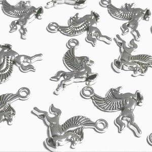 (8個セット)ペガサスのチャーム 銀古美 天馬 ファンタジー メルヘン 馬 パーツ ハンドメイド