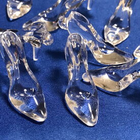 （2個セット）ガラスの靴のアクリルチャーム シンデレラ ハイヒール クリア 透明感 パーツ ハンドメイド ハンドメイドアクセサリー