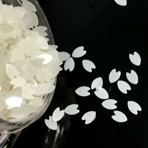 桜の花びらのホログラムO アイボリー クリア 約1g 淡色 ネイル レジン封入 チェリーブロッサム サクラ 春モチーフ フラワー 花弁 和風 和モチーフ パーツ ハンドメイド