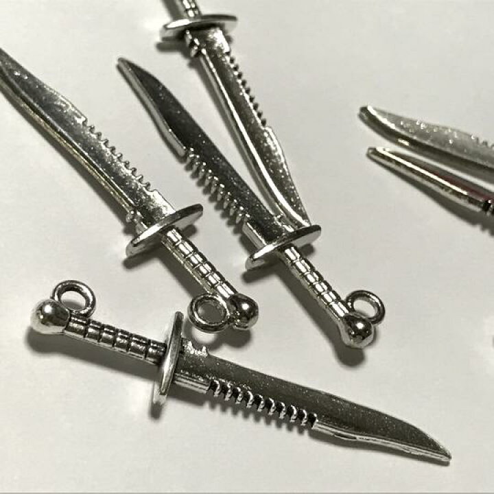 楽天市場 剣のチャーム 刀剣 銀古美 武器 ファンタジー パーツ ハンドメイド 色彩キューブ