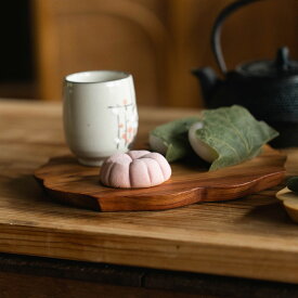 木草舎 フローラトレー 木製 皿 21cm 食器 器 お皿 小皿 ケーキ皿 花形 トレイ お盆 天然木 銘々皿 菓子皿 デザートプレート 桧 杉 ヒノキ スギ 国産 日本製 おしゃれ かわいい シンプル 誕生日 ギフト 結婚祝い 新居祝い 新築祝い プレゼント ラッピング ネコポス送料無料