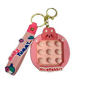 プッシュポップ キーホルダー チャーム ぽちぽち 迷路 知育 ストレス発散 癒し お得 ギフト 入園 入学 卒園 卒業 友達 プレゼント お揃いアイテム ランドセル リュック カバン 目印 マーク うさぎ あひる きょうりゅう くま 【国内発送】