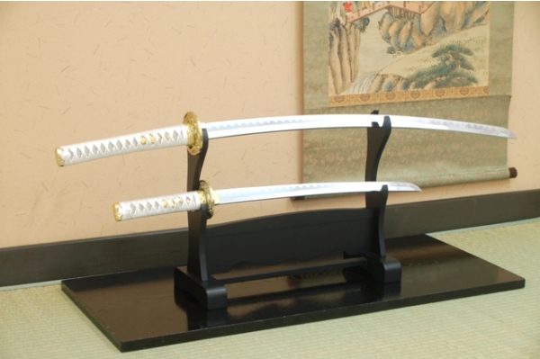 楽天市場】日本刀 模造刀 上白石目セット（大刀・小刀セット）【刀掛け