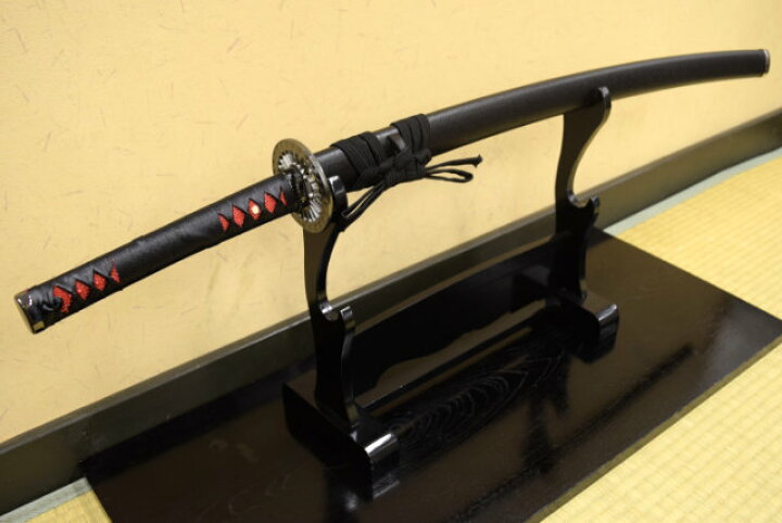 楽天市場 模造刀 漆黒刀 大輪鍔 黒塗刀身 職人が丹念に製造した本格的仕様 コスプレのグッズとしても人気です 日本製 美術刀剣 模造刀 模擬 刀 美術刀 日本刀 刀 刀剣 コスプレ 黒刃 Qk04 クリーニングクロス付 Sps しのびや楽天市場店