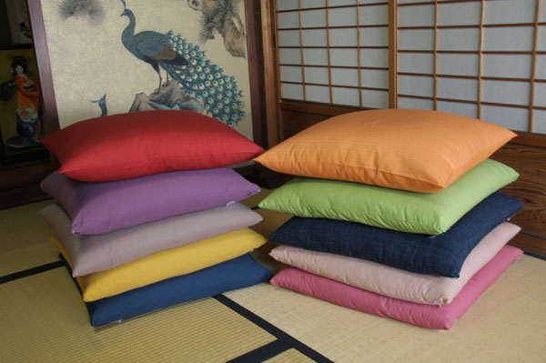 お部屋にしっくりと馴染み美しい佇まいを持つお色を厳選いたしました オリジナル 新しい季節 ツムギ座布団カバー 超定番 銘仙判サイズ １枚 日本製