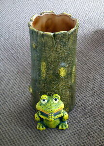 【送料無料!!】ポルトガル製 陶器 傘立て レインラックおねがいカエル 蛙 かえるインテリア 小物 雑貨 玄関 収納アンブレラスタンド 陶器沖縄 北海道 離島は送料別途見積