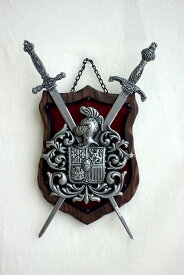 【送料無料】【即納可】新入荷しました♪スペイン製　アンティーク調　ヘラルドリィ　壁掛け中世の騎士紋章と剣