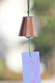 南部鉄器 鉄 風鈴 金赤(大) おしゃれ オシャレ かわいい 可愛い 音色 の 良い 風鈴 いい音 音 美しい音色 癒し 伝統工芸 鉄 ギフト 贈り物 プレゼント 涼 涼しい 清涼 リラックス 癒しグッズ 癒し インテリア雑貨 インテリア 金 赤 日本製 国産 南部鉄 お土産 ゴールド