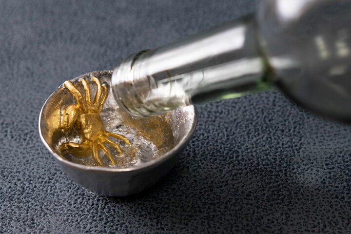 楽天市場 錫 ぐい呑み ぐい呑 ぐいのみ ぐい飲み おちょこ お猪口 蟹 金 純錫 錫器 おしゃれ オシャレ かっこいい かわいい まろやか 高級感 プレゼント ギフト 贈り物 おいしい インテリア 金箔 酒 日本酒 カニ 酒器 盃 国産 日本製 伝統工芸 美味しい