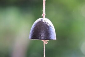 南部鉄器 鉄 風鈴 まつむし 黒 おしゃれ オシャレ かわいい 可愛い 音色 の 良い 風鈴 いい音 音 美しい音色 癒し 伝統工芸 鉄 ギフト 贈り物 プレゼント 涼 涼しい 清涼 リラックス 癒しグッズ 癒し インテリア雑貨 インテリア 日本製 国産 南部鉄 お土産 ブラック