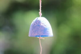 南部鉄器 鉄 風鈴 まつむし 青 おしゃれ オシャレ かわいい 可愛い 音色 の 良い 風鈴 いい音 音 美しい音色 癒し 伝統工芸 鉄 ギフト 贈り物 プレゼント 涼 涼しい 清涼 リラックス 癒しグッズ 癒し インテリア雑貨 インテリア 日本製 国産 南部鉄 お土産 ブルー