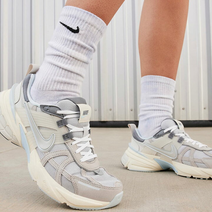 楽天市場】ナイキ V2K ラン NIKE W V2K RUN ライトボーン/ライト 