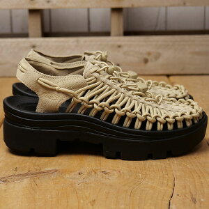 L[ KEEN T_ j[N s[GeB[ [1030534 SS25] W UNEEK PLT fB[X C vgtH[ Xj[J[ SAFARI/BLACK x[W K戵Xytsz