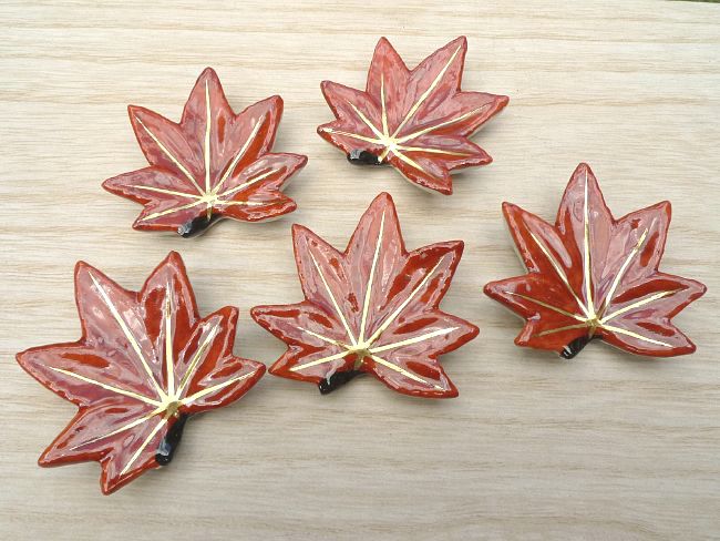 プレゼント贈り物ギフトにおすすめ これぞ日本の秋 真っ赤な紅葉を表現 最愛 京焼 清水焼 照もみじ箸置きセット