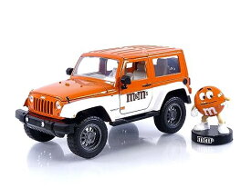 ジャダトイズ ミニカー ダイキャスト アメリカ M&M's 1:24 2007 Jeep Wrangler Die-cast Car & 2.75" Orange Figure, Toys for Kids and Adultsジャダトイズ ミニカー ダイキャスト アメリカ