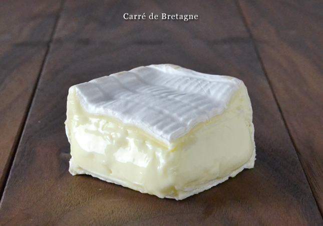穏やかでミルクのフレッシュ感タップリのフランス産白カビチーズ カレ・ド・ブルターニュ【白カビタイプチーズ/フランス】