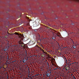 【ピアス】ピアス イヤリング ゴールド アルファベッド J イニシャル アロハ ハワイアン 小石 沖縄 アクリル 日本製 送料無料 pie-k-0010