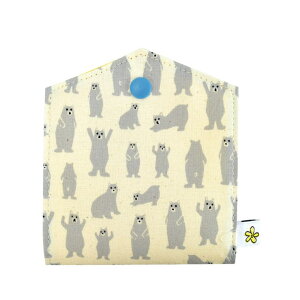 AVVENTURA マスクケース マスク収納 レディース 女子 安心の日本製 綿 シロクマ柄 抗菌/防臭 携帯 持ち運び 折りたたみ 二つ折り 仮置き外出 食事中 一時保管 ホルダー ファッション 小物 和装