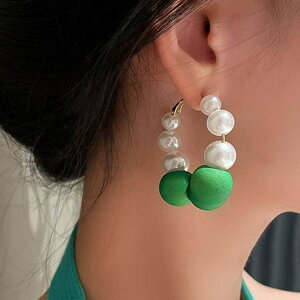 maison de LATIR カジュアルさが可愛いパールサークルピアス グリーン 鮮やか オシャレ 可愛い 大ぶり韓国ファッション 秋 セクシー 秋服 韓国 ホーム オフィス結婚式 フォーマル オフィス 秋