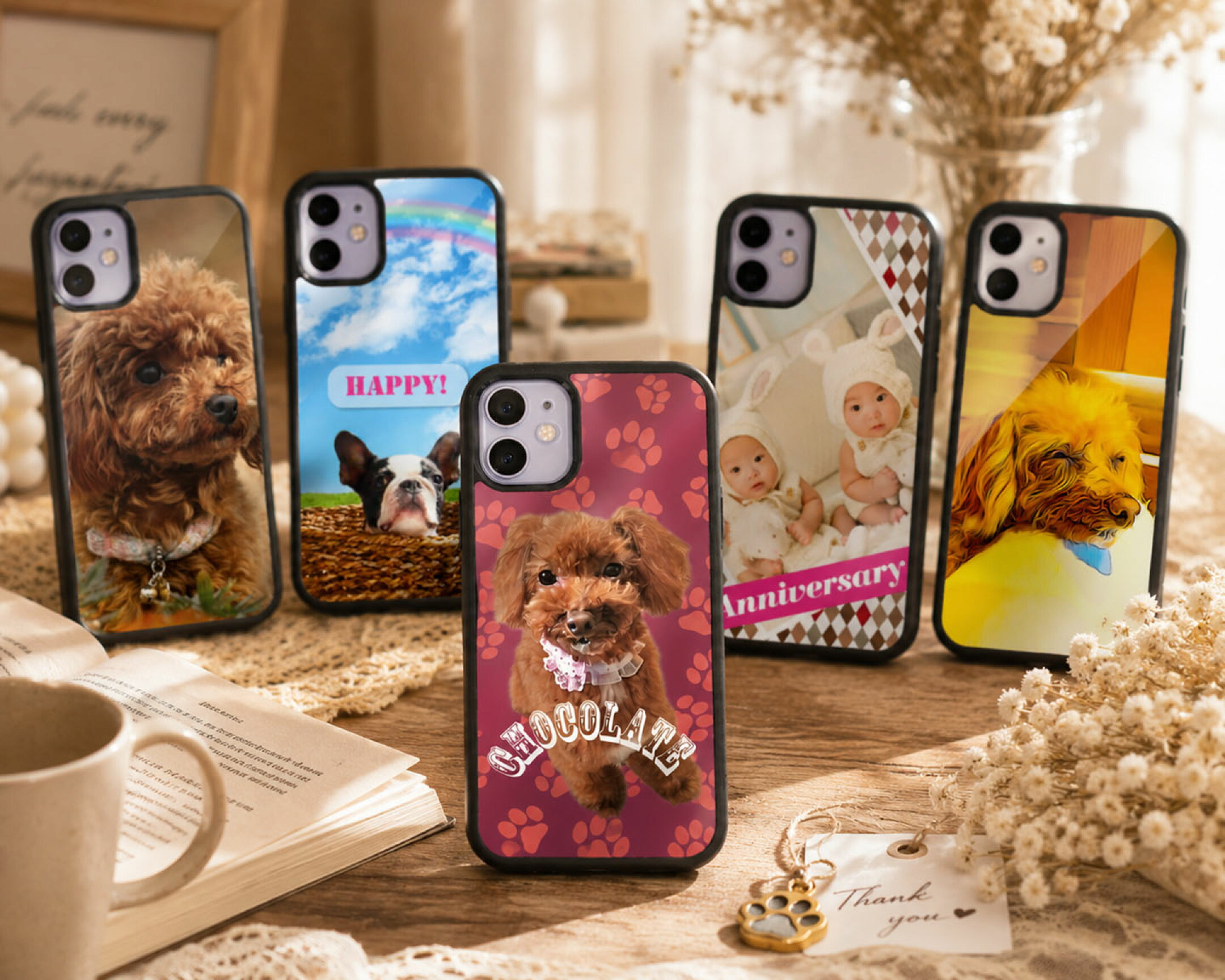 iphoneケース、愛犬の写真で作るshopTiara（ショップティアラ）の強化ガラスオーダーメイドスマホケース。おまかせで加工します（写真コラージュ、アンティーク風など）。世界に一つだけのケースを届ける当店のトップページ看板画像です