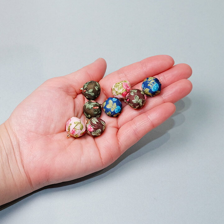 楽天市場】【在庫限り】布ボールチャーム 花柄 10個入り 全4色 