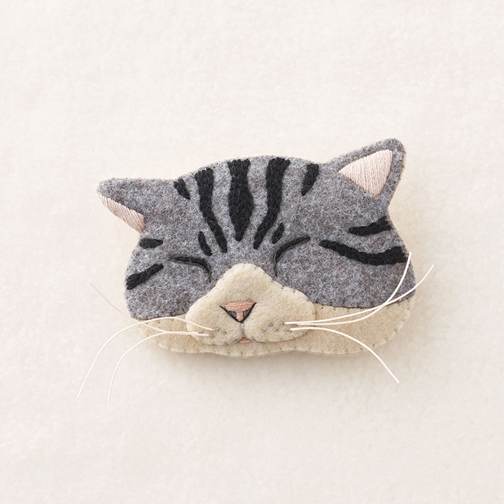 楽天市場】フェルトと刺繍でつくる 猫のブローチ キット シロサバ NSB 