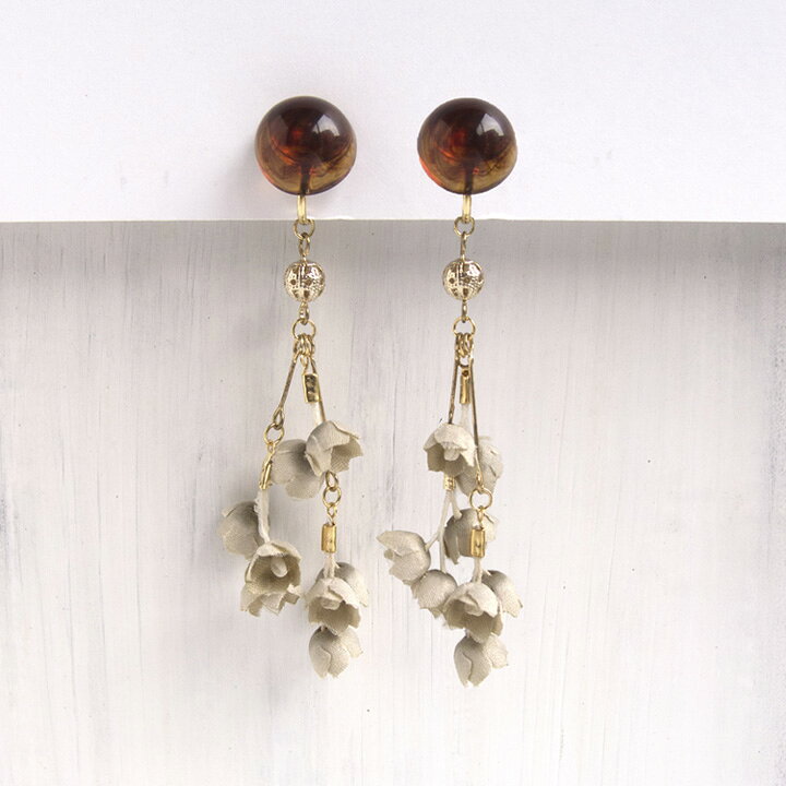 すずらん ビーズ イヤリング ハンドメイド 本命ギフト すずらん ビーズ イヤリング ハンドメイド 本命ギフト