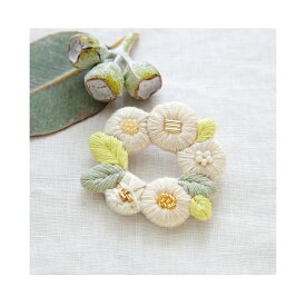 刺繍 キット piece K.omonoさんの刺しゅうアクセサリーキット fioret wreath brooch white