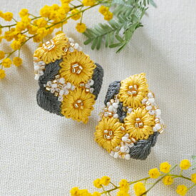 K.omonoさんの刺繍アクセサリーキット kakera イヤリング yellow | 刺繍キット コモノ かけら イヤリングキット 黄 ビーズ刺繍キット 手芸キット ガーリー