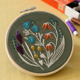 マカベアリスさんの植物刺繍キット 野の花の刺繍フレーム Kahki