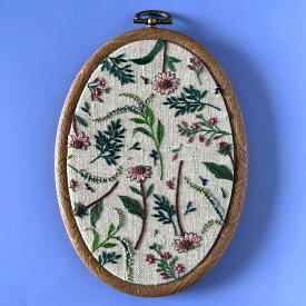 mutsumi ufu さんの刺繍キット レトロボタニカルなフレームアート 日向に咲き揃う ベージュ PHC-097-1 | 刺しゅう キット piece mutsumi ufu レトロボタニカルなフレームアート 宇夫睦美 うふむつみ