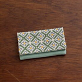 刺しゅうキット 「地刺し」で作る布小物 カードケース・青い花とラティス ししゅう 刺繍 shishu　NO_2306　(メール便可)