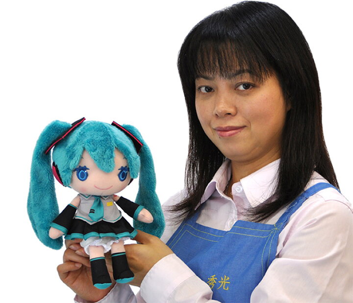 楽天市場 N1 ぬいぐるみ 初音ミク いつも一緒にいられちゃう バーチャルアイドル 初音ミク のキュートなぬいぐるみ 秀光人形工房