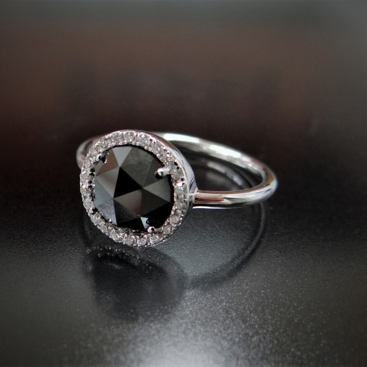 楽天市場】K18WG クールな印象のブラックダイヤモンド ローズカット 