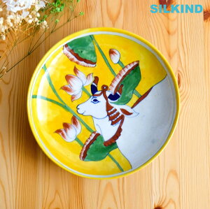 ブルーポタリー インド 陶器 飾り皿 大皿 黄色地に牛おしゃれ かわいい ハンドメイド インド雑貨 アジア雑貨 伝統工芸 ボタニカル模様 絵皿 ジャイプール ブルーポッタリー インド土産 イン