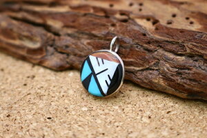 インディアンジュエリー ズニ族 ズニカラー インレイ ペンダント トップ 丸型 サークル ネイティブ アメリカン シルバー アクセサリー ジュエリー ユニセックス レディース メンズ ギフト